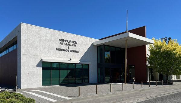 Singles in Ashburton: view of the city