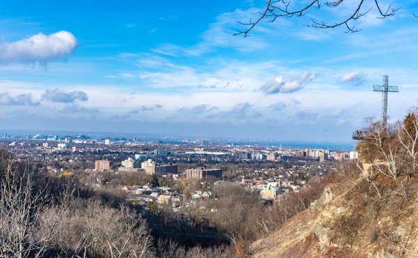 Singles in Hamilton: view of the city