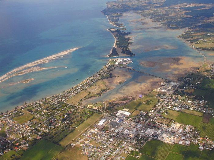 Singles in Motueka: view of the city