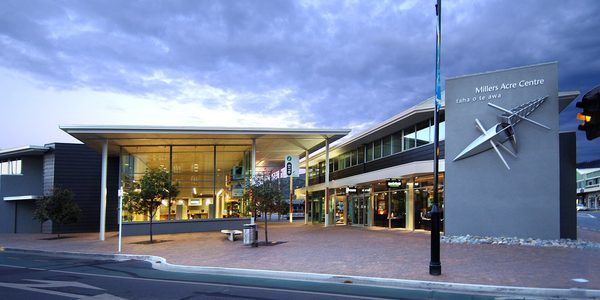 Singles in Nelson: view of the city