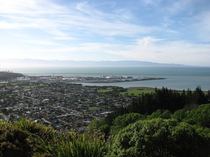 Singles in Nelson: view of the city