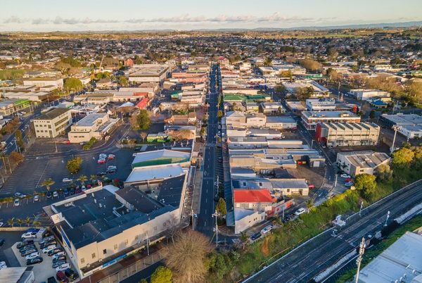 Singles in Pukekohe: view of the city