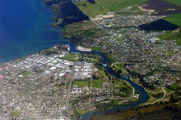 Singles in Taupo: view of the city