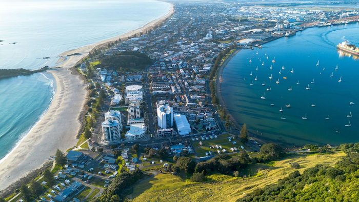 Singles in Tauranga: view of the city