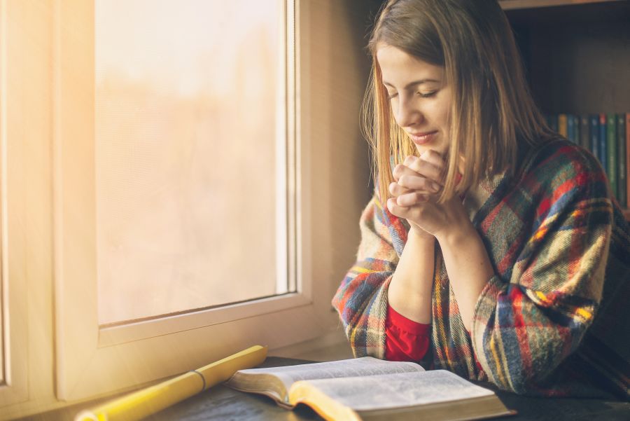 christian woman praying